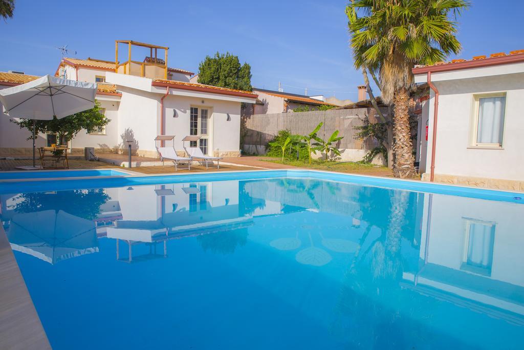 Casa Dei Carrubi Hotel Portopalo Di Capo Passero Buitenkant foto